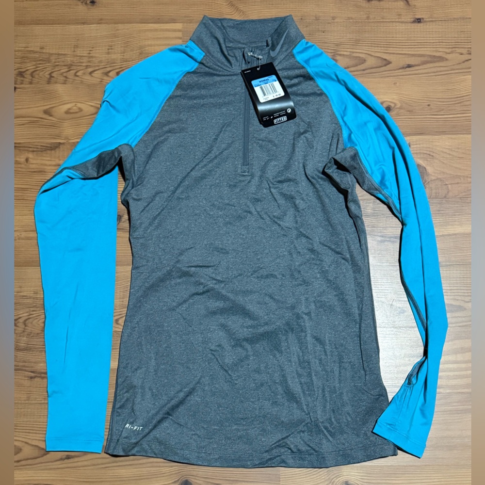 New with tags- Nike women’s Charcoal and Aqua Long Sleeve quarter zip